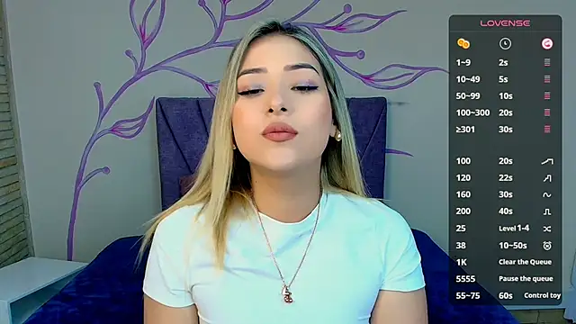 Snapshot of DahliaMoore chatting on January 20, 2025, 7:35 pm DahliaMoore online show from January 20, 2025, 7:35 pm