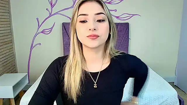 Snapshot of DahliaMoore chatting on February 10, 2025, 7:49 pm DahliaMoore online show from February 10, 2025, 7:49 pm