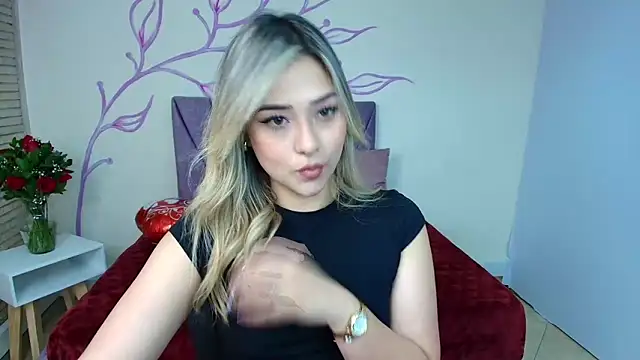 Snapshot of DahliaMoore chatting on February 18, 2025, 7:41 pm DahliaMoore online show from February 18, 2025, 7:41 pm