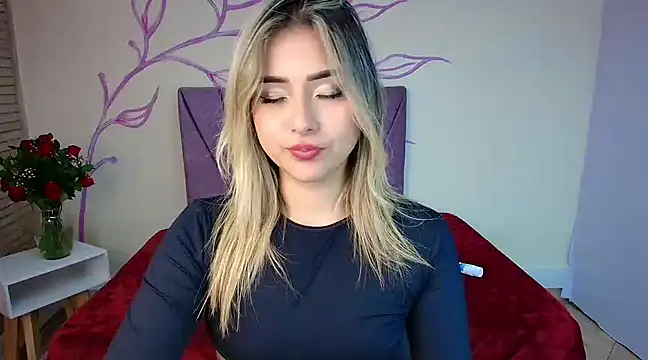 Snapshot of DahliaMoore chatting on February 20, 2025, 10:48 pm DahliaMoore online show from February 20, 2025, 10:48 pm