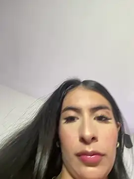 IssabellaLopez online show from June 25, 2026, 6:01 pm