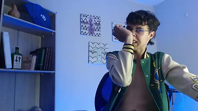 Snapshot of Jeam_hot chatting on December 17, 2024, 12:12 am Jeam hot online show from December 17, 2024, 12:12 am