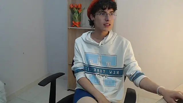 Snapshot of Jeam_hot chatting on January 6, 2025, 1:42 am Jeam hot online show from January 6, 2025, 1:42 am