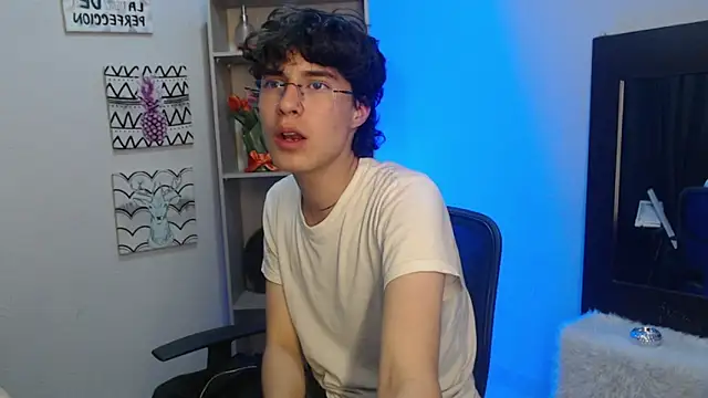 Snapshot of Jeam_hot chatting on January 22, 2025, 12:48 am Jeam hot online show from January 22, 2025, 12:48 am