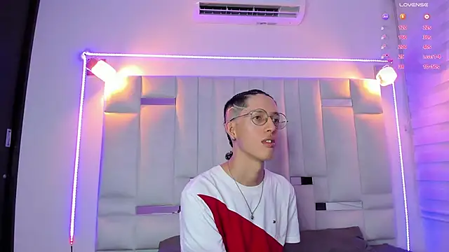 Snapshot of manu_vera chatting on January 9, 2025, 8:55 pm manu vera online show from January 9, 2025, 8:55 pm