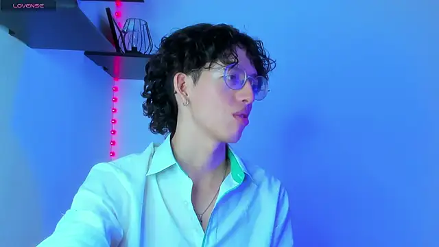 Snapshot of manu_vera chatting on February 7, 2025, 8:20 pm manu vera online show from February 7, 2025, 8:20 pm