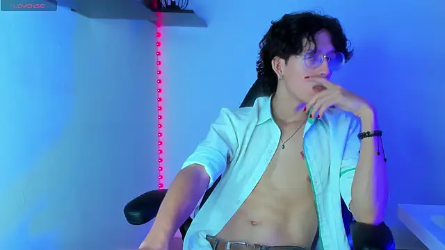 Snapshot of manu_vera chatting on February 7, 2025, 11:24 pm manu vera online show from February 7, 2025, 11:24 pm