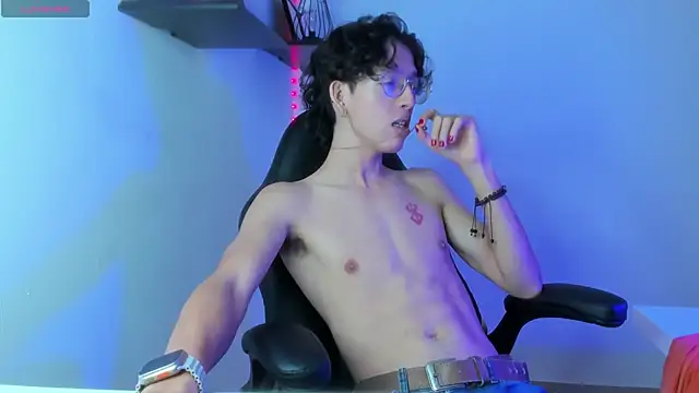 Snapshot of manu_vera chatting on February 10, 2025, 10:30 pm manu vera online show from February 10, 2025, 10:30 pm