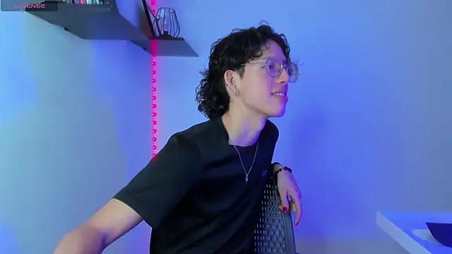 Snapshot of manu_vera chatting on February 12, 2025, 7:35 pm manu vera online show from February 12, 2025, 7:35 pm