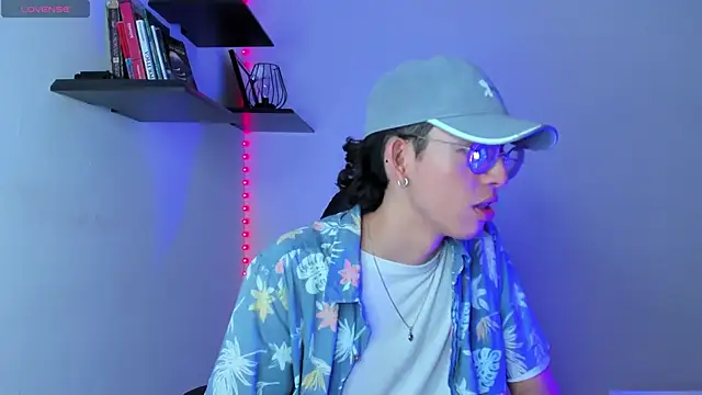 Snapshot of manu_vera chatting on February 16, 2025, 6:43 pm manu vera online show from February 16, 2025, 6:43 pm