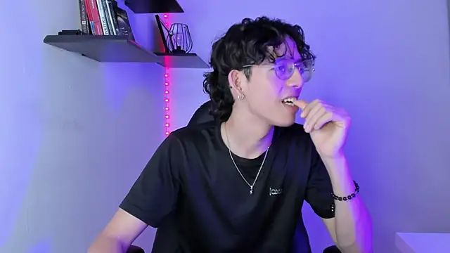 Snapshot of manu_vera chatting on February 19, 2025, 11:25 pm manu vera online show from February 19, 2025, 11:25 pm