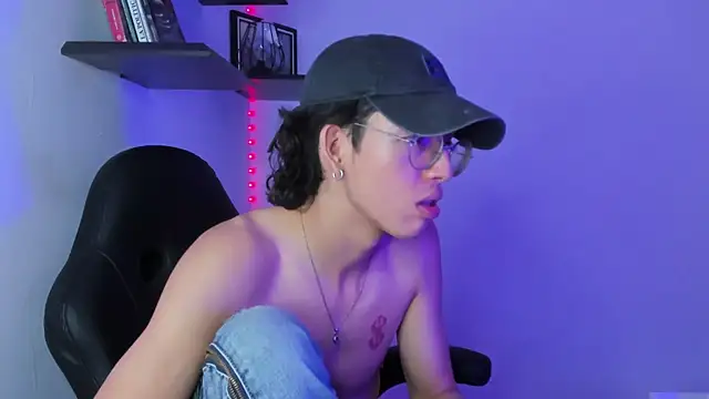 Snapshot of manu_vera chatting on February 28, 2025, 10:28 pm manu vera online show from February 28, 2025, 10:28 pm