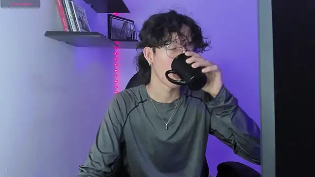 Snapshot of manu_vera chatting on March 5, 2025, 12:33 pm manu vera online show from March 5, 2025, 12:33 pm