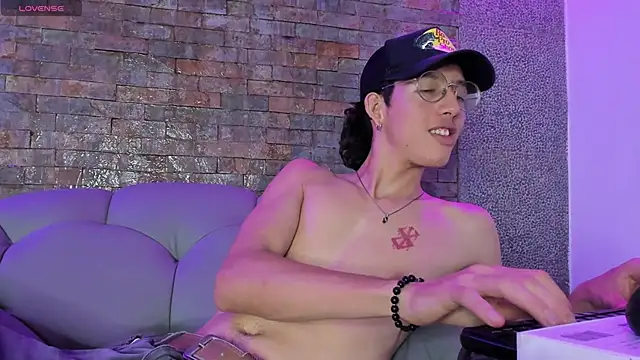 Snapshot of manu_vera chatting on March 6, 2025, 7:54 pm manu vera online show from March 6, 2025, 7:54 pm