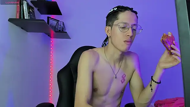 Snapshot of manu_vera chatting on March 7, 2025, 8:55 pm manu vera online show from March 7, 2025, 8:55 pm