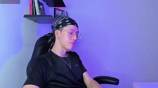 Snapshot of manu_vera chatting on March 9, 2025, 7:26 pm manu vera online show from March 9, 2025, 7:26 pm