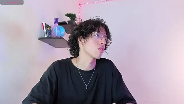 Snapshot of manu_vera chatting on October 1, 2025, 8:04 pm manu vera online show from October 1, 2025, 8:04 pm