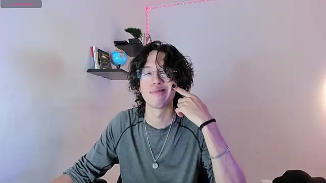 Snapshot of manu_vera chatting on October 15, 2025, 7:58 pm manu vera online show from October 15, 2025, 7:58 pm