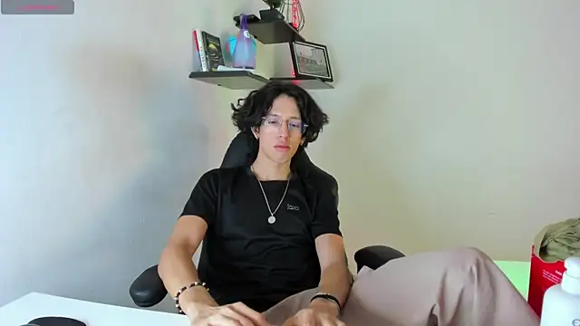 Snapshot of manu_vera chatting on October 18, 2025, 2:58 am manu vera online show from October 18, 2025, 2:58 am