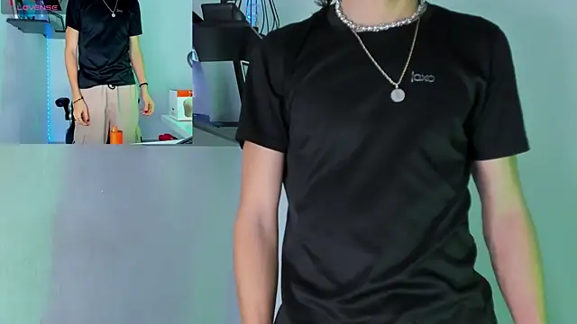 Snapshot of manu_vera chatting on October 30, 2025, 2:35 am manu vera online show from October 30, 2025, 2:35 am