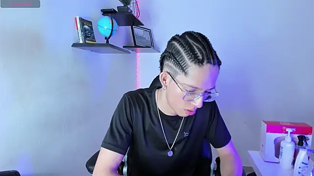 Snapshot of manu_vera chatting on November 6, 2025, 11:26 pm manu vera online show from November 6, 2025, 11:26 pm