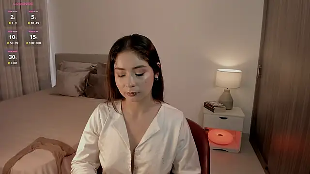 Alessiasantos  online show from April 7, 2026, 11:54 am