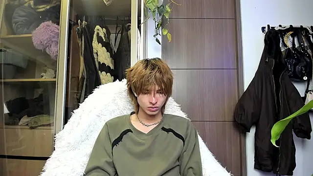 santy-kitty online show from March 12, 2025, 2:20 am