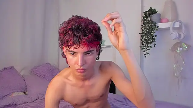 santy-kitty online show from March 13, 2026, 2:07 am