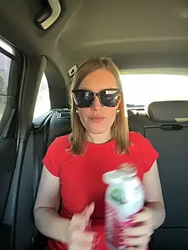 Snapshot of Sissy-Bee chatting on March 22, 2025, 4:26 pm Sissy-Bee online show from March 22, 2025, 4:26 pm