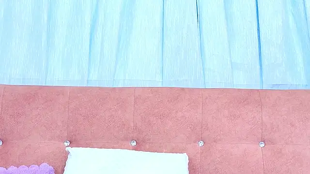 AlliciaKim online show from December 1, 2025, 7:19 pm