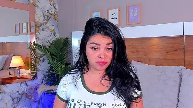 EmaBakker online show from October 28, 2025, 12:09 pm