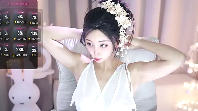 UUKiss  online show from January 10, 2025, 1:09 pm