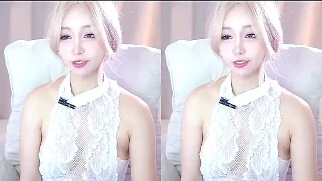 UUKiss  online show from October 24, 2025, 3:25 am