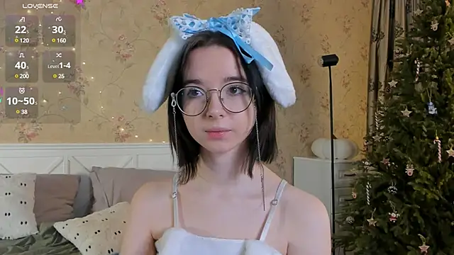 Snapshot of Nora_Failure chatting on January 3, 2025, 5:06 am Nora Failure online show from January 3, 2025, 5:06 am