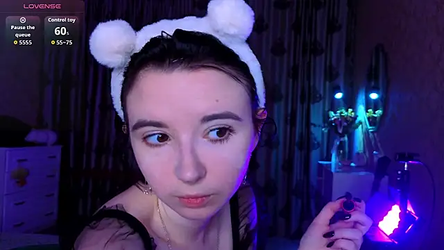 Snapshot of Nora_Failure chatting on November 7, 2025, 1:11 pm Nora Failure online show from November 7, 2025, 1:11 pm