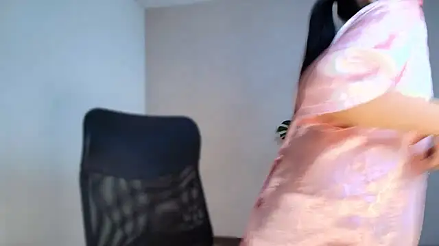 auroracaruso11 online show from January 13, 2026, 7:30 pm