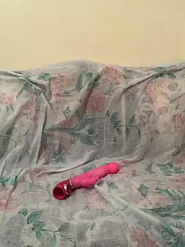 Layla-daloua online show from October 5, 2025, 5:22 pm