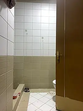 Layla-daloua online show from January 7, 2026, 11:51 pm