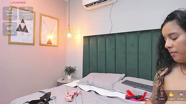 Snapshot of Dilan_y_Mia chatting on December 6, 2024, 5:11 pm Dilan y Mia online show from December 6, 2024, 5:11 pm