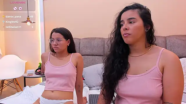 Snapshot of Dilan_y_Mia chatting on December 12, 2024, 5:15 pm Dilan y Mia online show from December 12, 2024, 5:15 pm