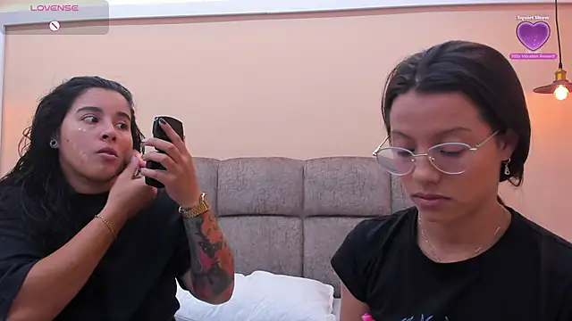 Snapshot of Dilan_y_Mia chatting on December 23, 2024, 1:56 pm Dilan y Mia online show from December 23, 2024, 1:56 pm