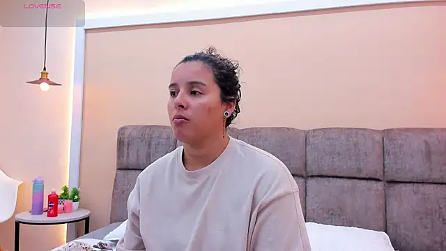 Snapshot of Dilan_y_Mia chatting on January 7, 2025, 12:20 pm Dilan y Mia online show from January 7, 2025, 12:20 pm