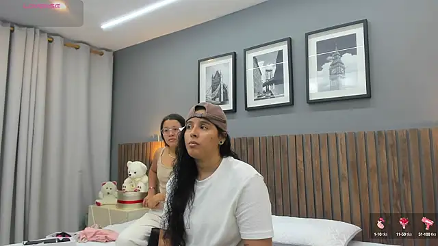 Snapshot of Dilan_y_Mia chatting on January 13, 2025, 1:28 pm Dilan y Mia online show from January 13, 2025, 1:28 pm