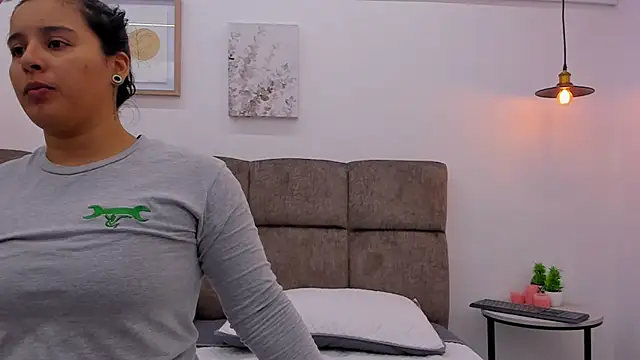 Snapshot of Dilan_y_Mia chatting on January 22, 2025, 12:38 pm Dilan y Mia online show from January 22, 2025, 12:38 pm