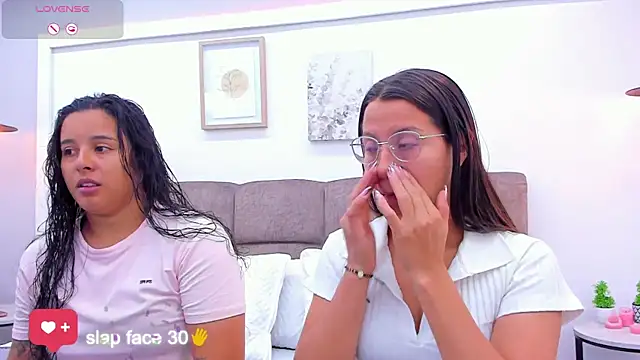 Snapshot of Dilan_y_Mia chatting on March 15, 2025, 12:34 pm Dilan y Mia online show from March 15, 2025, 12:34 pm