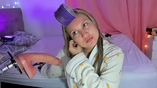 Annaraquel  online show from December 5, 2025, 12:30 am