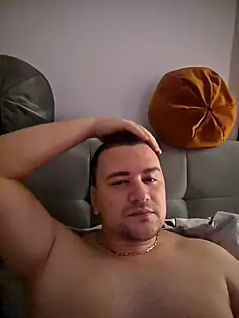 KarlosCarutox online show from December 19, 2025, 7:43 pm