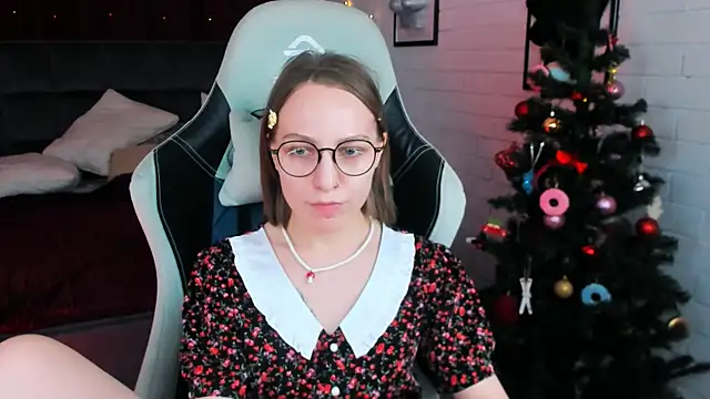 Snapshot of AphexQueen chatting on December 20, 2024, 7:17 pm AphexQueen online show from December 20, 2024, 7:17 pm