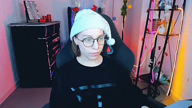 Snapshot of AphexQueen chatting on December 25, 2024, 6:19 pm AphexQueen online show from December 25, 2024, 6:19 pm