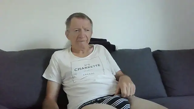 Snapshot of naturiste974 chatting on June 18, 2026, 5:30 am naturiste974 online show from June 18, 2026, 5:30 am